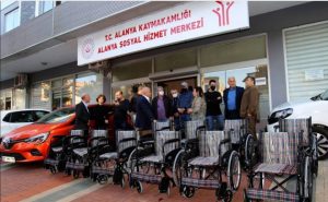 HERKESE YARDIM EDEN BAŞKAN ŞAHİN, ENGELLİLERE EL ATTI