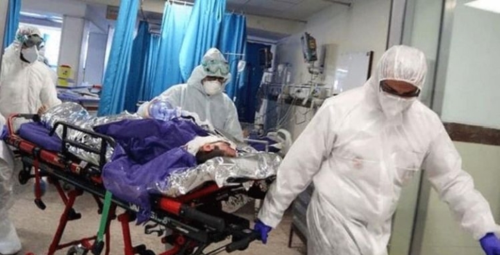 OMİCRON’UN YENİ BELİRTİSİ AÇIKLANDI “BOĞAZDA KAŞINTI HİSSİ”