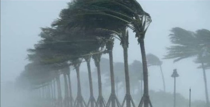 ALANYA’DA HABER VERİLEN FIRTINA BAŞLADI