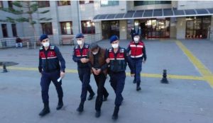 KONYA’DAN KAÇAN KARISINI ANTALYA’DA BULDU, BIÇAKLADI 