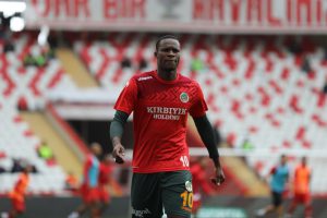 ALANYASPOR’DA İLK AYRILIK YAŞANDI