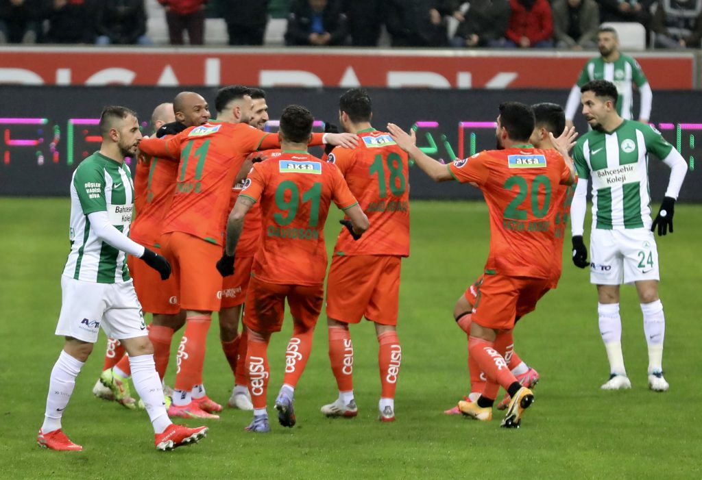ALANYASPOR 3 PUANI 3 GOLLE ALDI