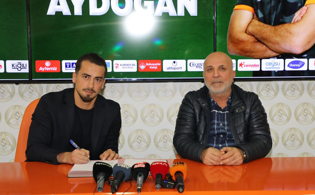 EMİRHAN AYDOĞAN RESMEN ALANYASPOR’DA