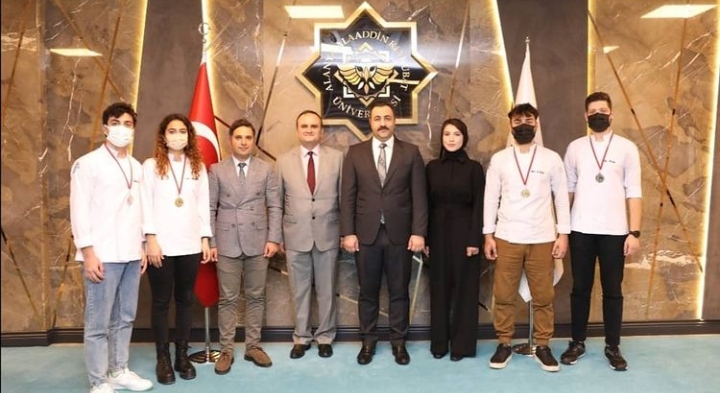 ALKÜ ÖĞRENCİLERİ ÖDÜLE DOYMUYOR