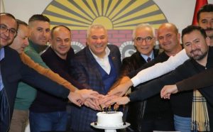 ŞEFFAFLIĞI PASTA KESEREK KUTLADILAR 