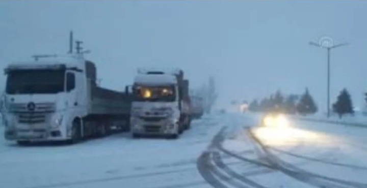 ANTALYA’DA KAR ESARETİ ÇEVRE İLLERLE BAĞLANTI KESİLDİ