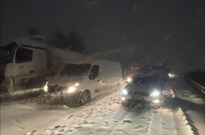 GAZİANTEP’DE KAR YÜZÜNDEN 900 ARAÇ MAHSUR KALDI