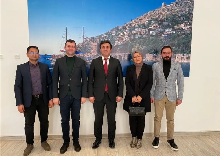 AK GENÇLİKTEN MİLLİ EĞİTİM MÜDÜRÜNE ZİYARET