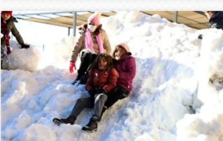 ÇOCUKLAR BAŞKAN YÜCEL’İ ÇOK SEVİYORLAR