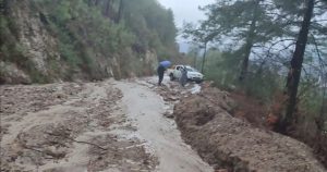KAPANAN YOLLARA ALANYA BELEDİYESİ’NDEN ANINDA MÜDAHALE