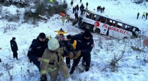 MARMARA OTOYOLUNDA OTOBÜS DEVRİLDİ 2 ÖLÜ 10 YARALI