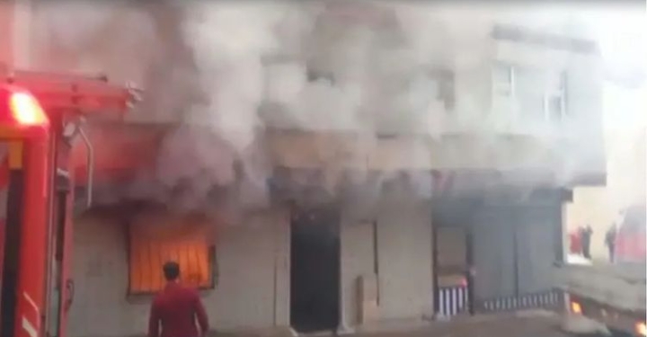 3 KATLI BİNADA YANGIN  8 KİŞİ MAHSUR KALDI