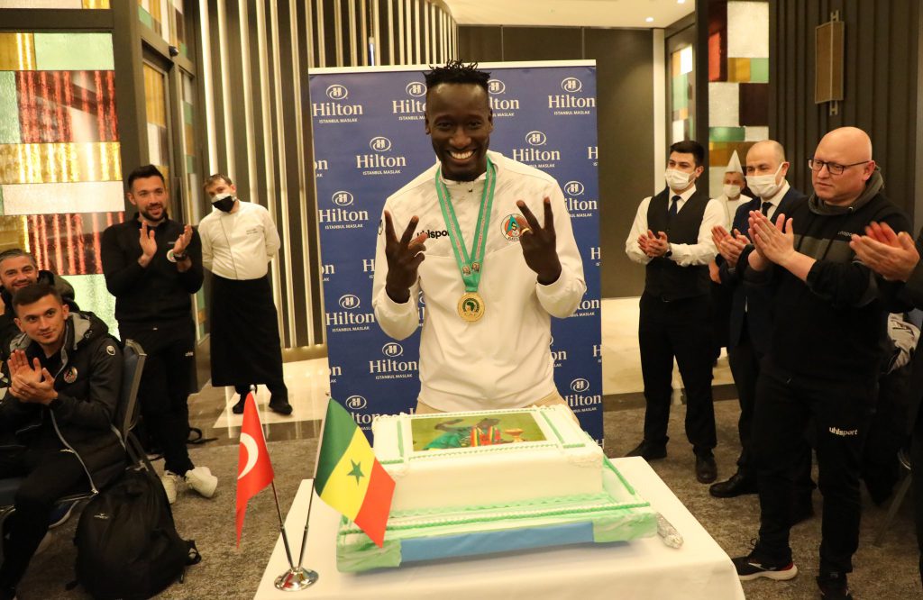 ALANYASPOR ŞAMPİYONU KUTLADI