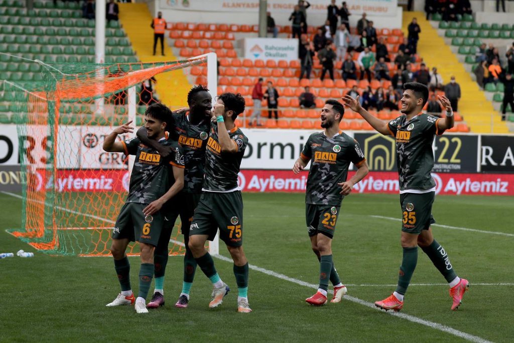 ALANYASPOR KONYASPOR KARŞISINDA 5’LEDİ