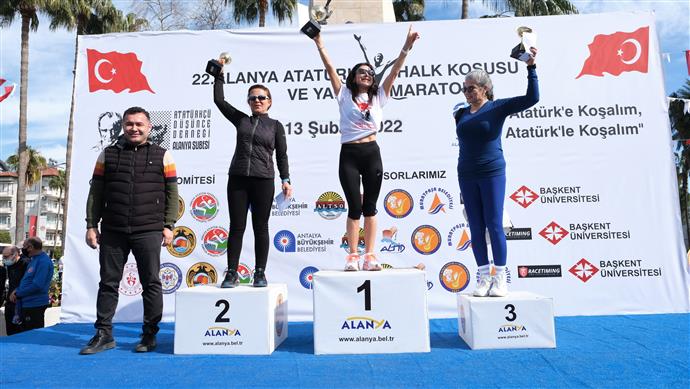 22. ALANYA ATATÜRK HALK KOŞUSU VE YARI MARATONU GERÇEKLEŞTİ