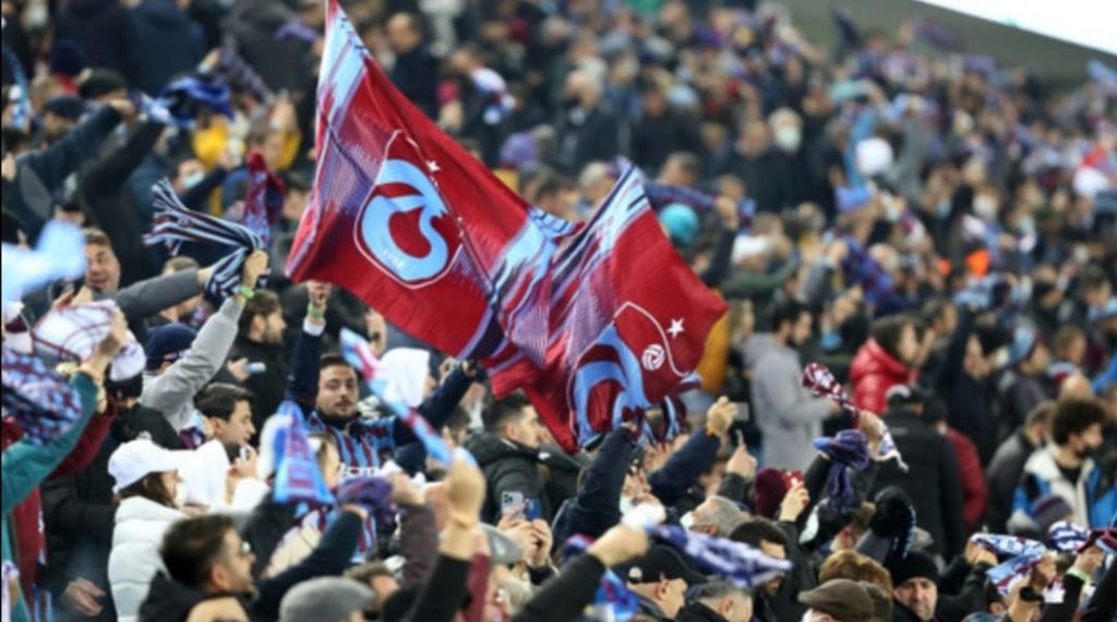 HEYECANA DAYANAMAYAN TRABZONSPOR TARAFTARI HAYATINI KAYBETTİ