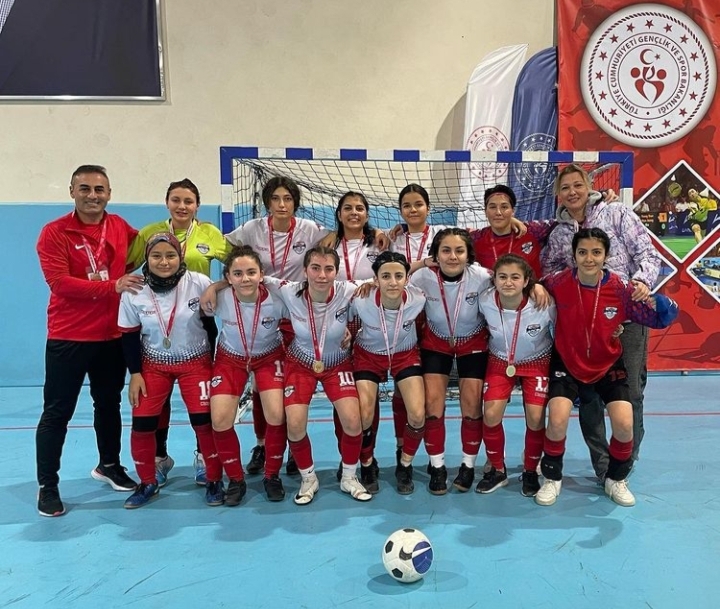 ALANYA MEVLÜT ÇAVUŞOĞLU SPOR LİSESİ KIZ FUTSAL TAKIMI ŞAMPİYON OLDU