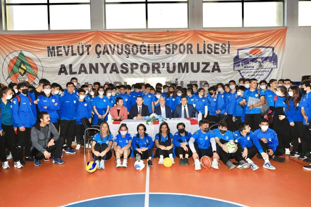 BAŞKAN HASAN ÇAVUŞOĞLU ÖĞRENCİLERLE BİR ARAYA GELDİ