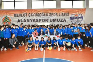 BAŞKAN HASAN ÇAVUŞOĞLU ÖĞRENCİLERLE BİR ARAYA GELDİ