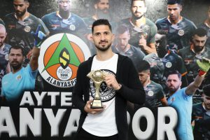 EMRE AKBABA OCAK AYININ EN İYİ FUTBOLCUSU