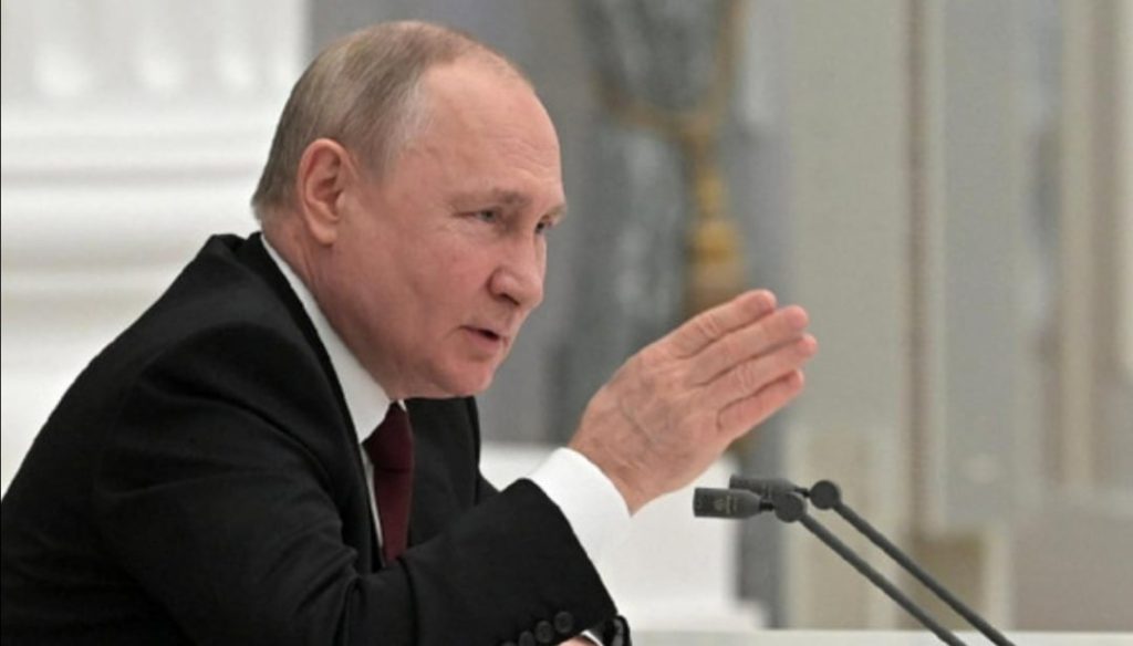 PUTİN KENDİNİ İZOLE EDİYOR