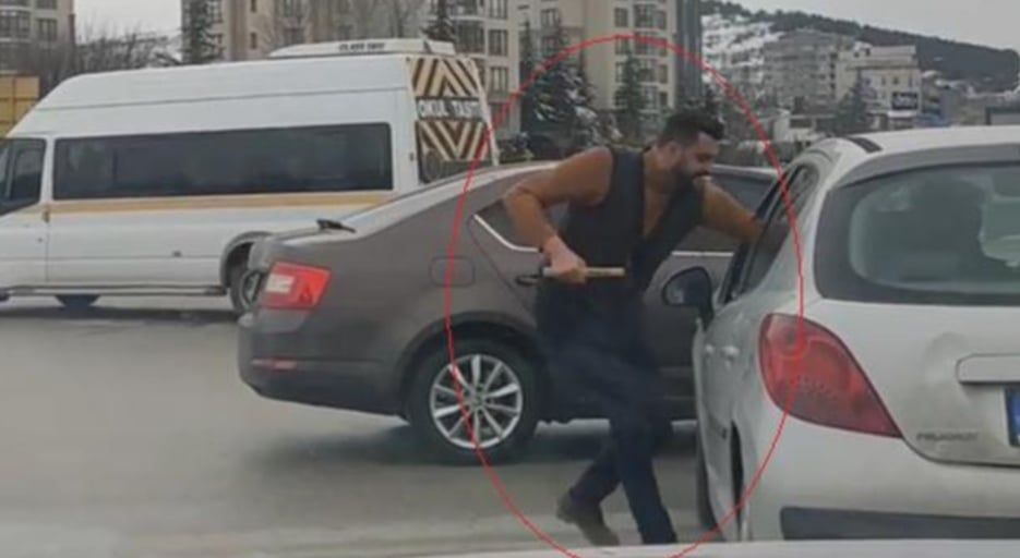 ÇEKİÇLİ TRAFİK MAGANDASI TUTUKLANDI