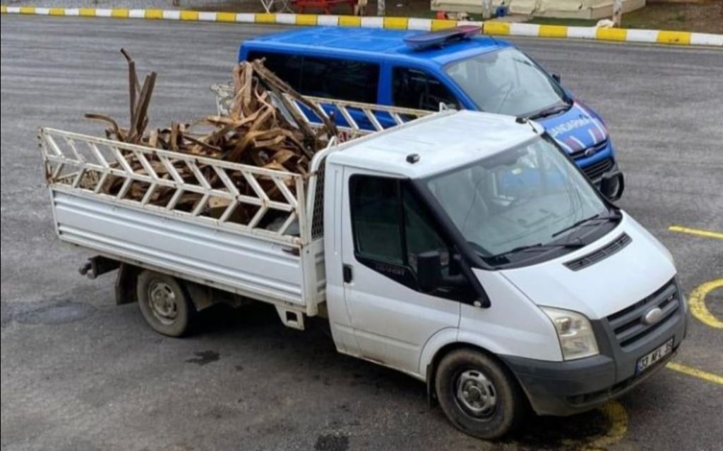 600 KİLO DEMİRİ 2 BİN 600 LİRAYA SATAN HIRSIZ GÖZALTINDA