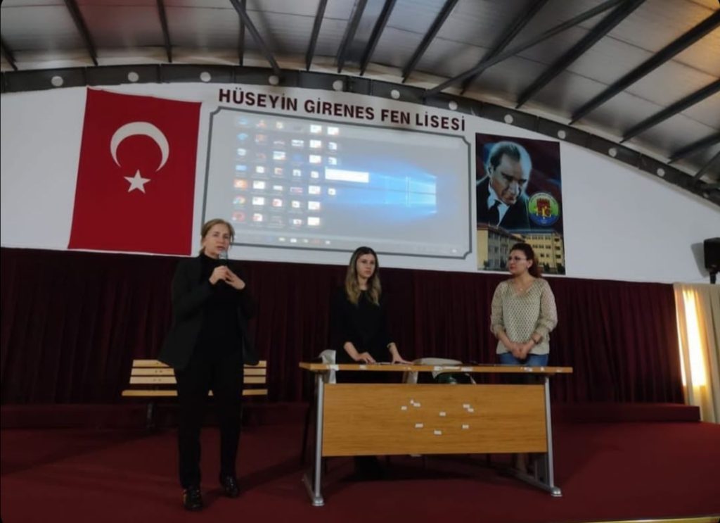 HÜSEYİN GİRENES LİSELİ GENÇLERE KADINLAR GÜNÜ SEMİNERİ