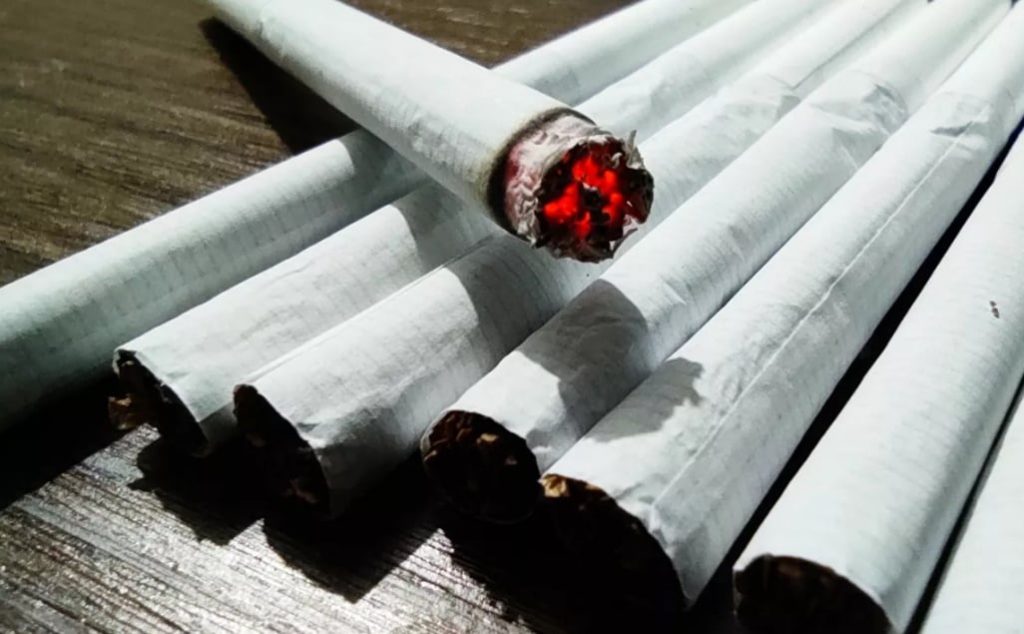 SİGARAYA BEKLENEN ZAM GELDİ