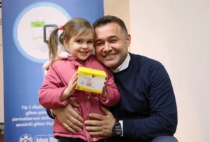 BAŞKAN YÜCEL “ÇOCUKLARIMIZIN ELLERİNE DEĞİL YÜREKLERİNE DOKUNUYORUZ”