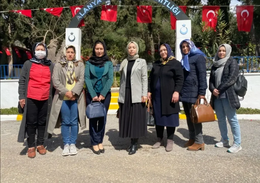 AK KADINLAR ŞEHİT VE YAKINLARINI UNUTMADILAR