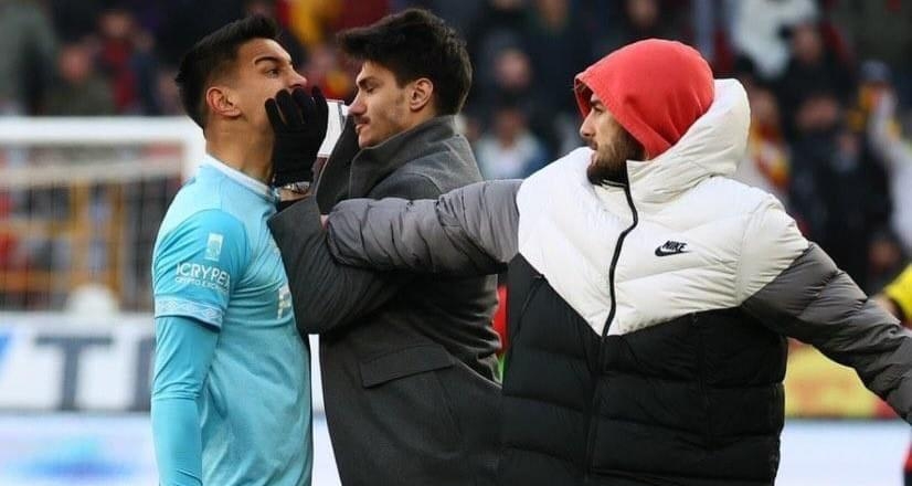 İRFAN CAN İLE TARAFTARLAR ARASINDA GERGİNLİK