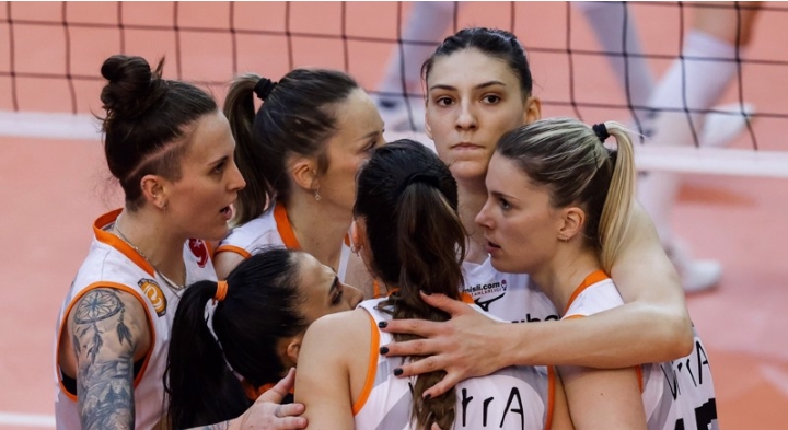 ECZACIBAŞI DYNAVİT CEV KUPASI’NIN SAHİBİ