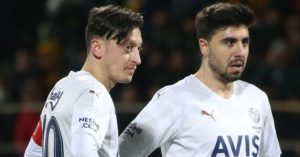 FENERBAHÇE’DE MESUT ÖZİL VE OZAN TUFAN KADRO DIŞI BIRAKILDI