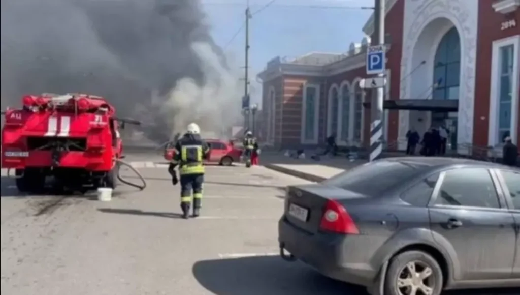 RUSYA TAHLİYE TREN İSTASYONUNU VURDU EN AZ 30 CAN KAYBI VAR