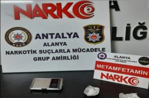ALANYA POLİSİNDEN UYUŞTURUCU SATIŞINA SUÇ ÜSTÜ