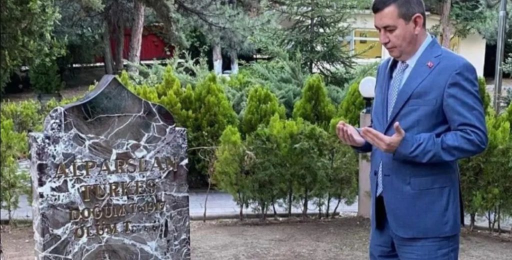 BAŞKAN TÜRKDOĞAN:”BAŞBUĞUMUZ ALPARSLAN TÜRKEŞ’İN İSMİ, İNANÇ , DİK DURUŞ VE CESARET İLE BÜTÜNLEŞMİŞTİR.”