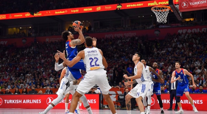 ŞAMPİYON ANADOLU EFES