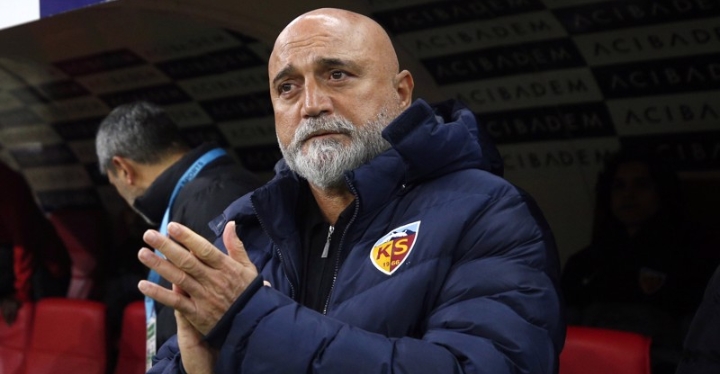 KAYSERİSPOR’DA HİKMET KARAMAN DÖNEMİ SONA ERDİ