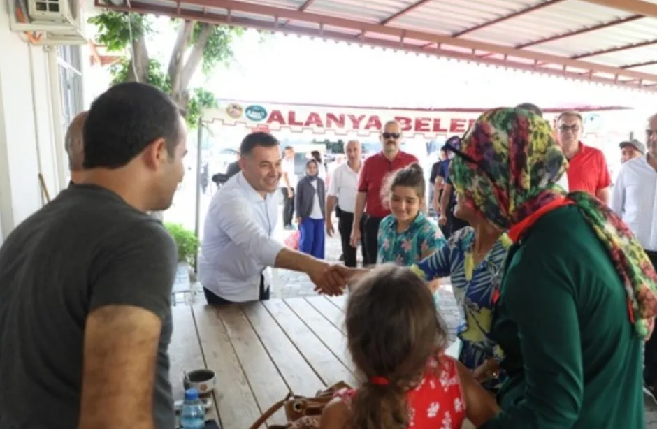 BAŞKAN YÜCEL KURBAN KESİM YERLERİNDE VATANDAŞLARLA BULUŞTU