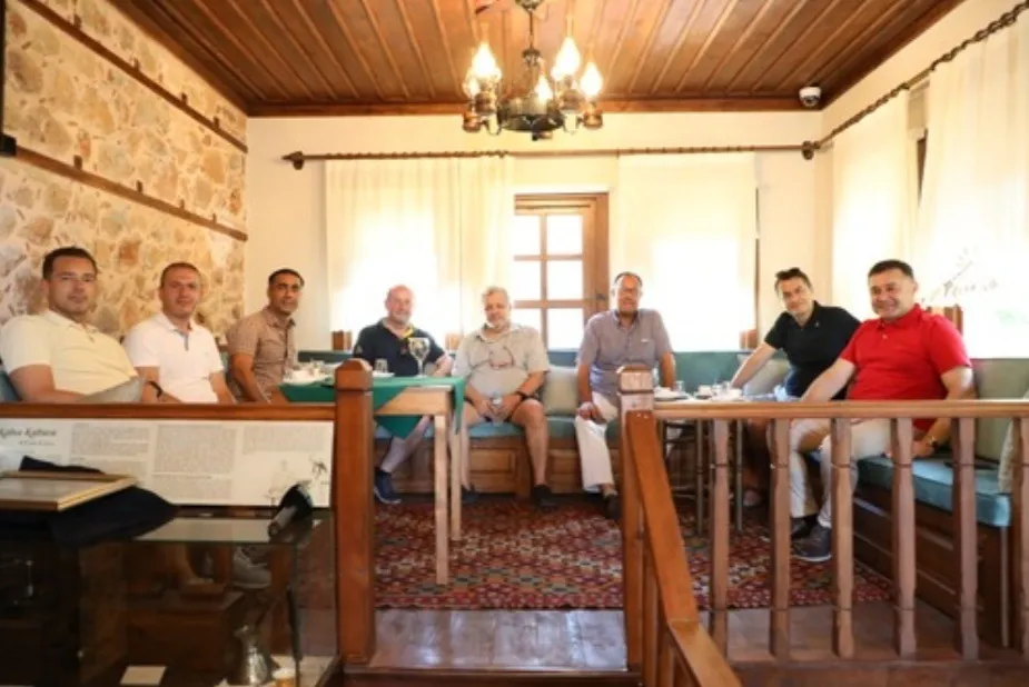 BAŞKAN YÜCEL CORENDON YETKİLİLERİ İLE BİR ARAYA GELDİ