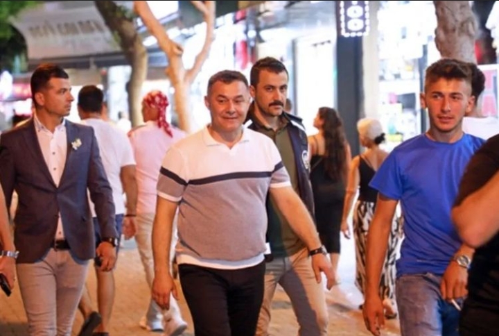 BAŞKAN YÜCEL, ESNAFLARI ZİYARET ETTİ, BAYRAMLARINI KUTLADI