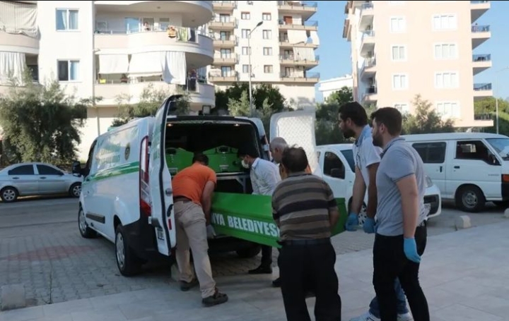 EMEKLİ POLİS BABASININ SİLAHIYLA CANINA KIYDI