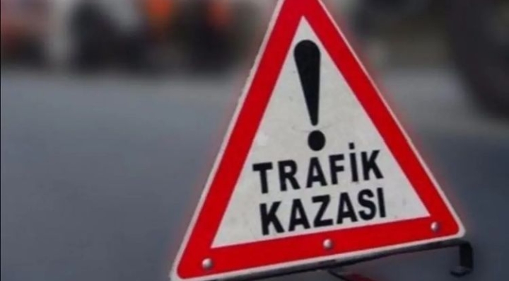 SERVİS MİNİBÜSLERİ ÇARPIŞTI 13 YARALI