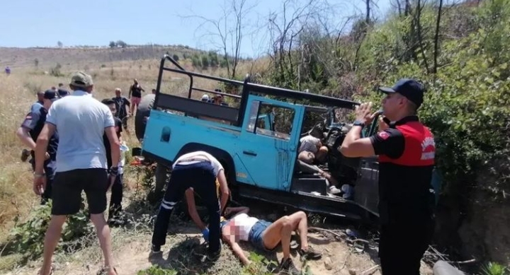 MANAVGAT’TA SAFARİ CİPİ YUVARLANDI 2 ÖLÜ 10 YARALI