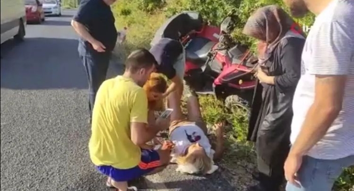 DEVRİLEN ATV’NİN ALTINDA KALDILAR  2 YARALI