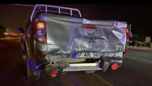 MİNİBÜS İLE KAMYONET ÇARPIŞTI  4 YARALI