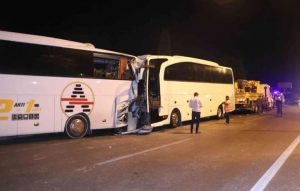 ALANYA’DA 2 OTOBÜSÜN ÇARPIŞTIĞI KAZADA 25 YARALI