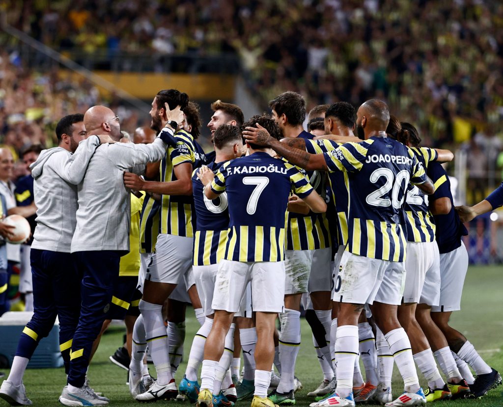 BATSHUAYİ ATTI FENERBAHÇE KAZANDI