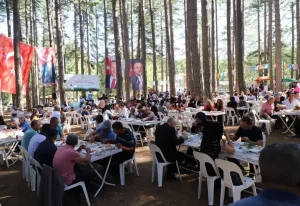 AK PARTİ ALANYA’DAN GÖVDE GÖSTERİSİ